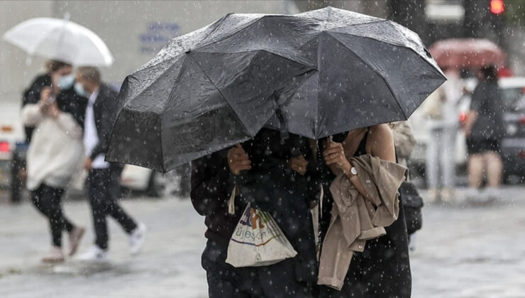 Meteoroloji İstanbul için saat verdi: Sağanak geliyor