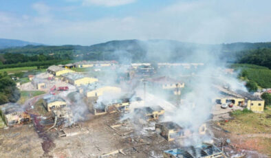 Sakarya’daki havai fişek fabrikası davasında fabrika sahibi ev hapsi şartıyla tahliye edildi