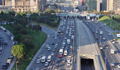 Servisler yola çıktı, İstanbul’da trafik başladı