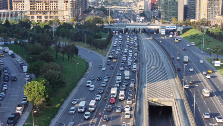 Servisler yola çıktı, İstanbul’da trafik başladı