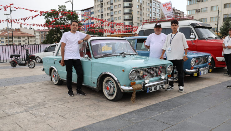 Sivas’ta yıllara meydan okuyan klasik otomobiller görücüye çıktı