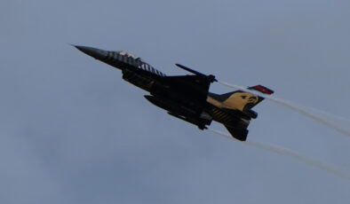 SOLOTÜRK Balıkesir’de gösteri uçuşu gerçekleştirdi