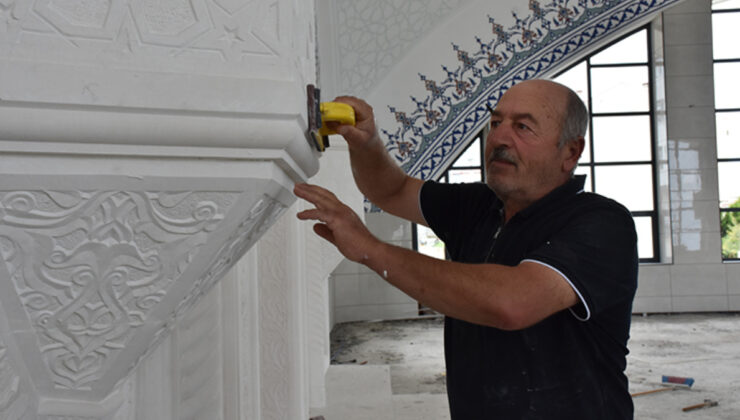 Trabzon’da yılın ahisi seçilen taş oyma ustası, mesleğini oğullarına aktardı