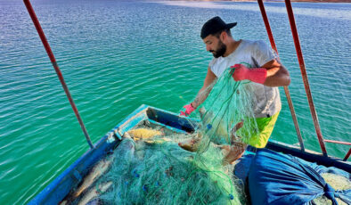 Tunceli’de gölden balık avlayarak ayda 200 bin TL kazanıyor