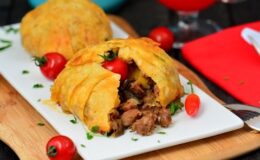 Meşhur Manisa Bohça Kebabı Tarifi: Krep İçinde Et Ziyafeti
