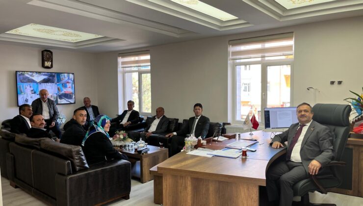 Muhtarlar Günü Kutlaması: İlçe Muhtarları, Başkan Faruk Demirağ’ı Ziyaret Etti