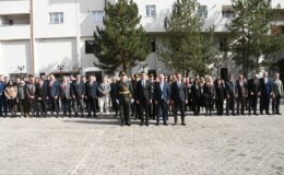 Şebinkarahisar’da 29 Ekim Coşkusu: Protokol Atatürk Anıtı’na Çelenk Sundu