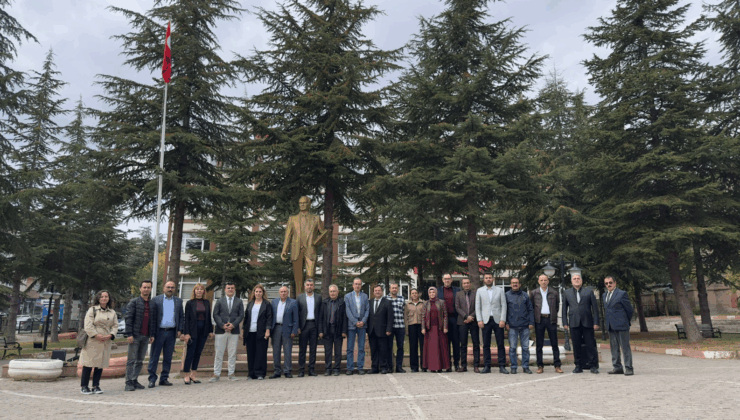 Şebinkarahisar’da Muhtarlar Günü Törenine Yalnızca Üç Muhtar Katıldı