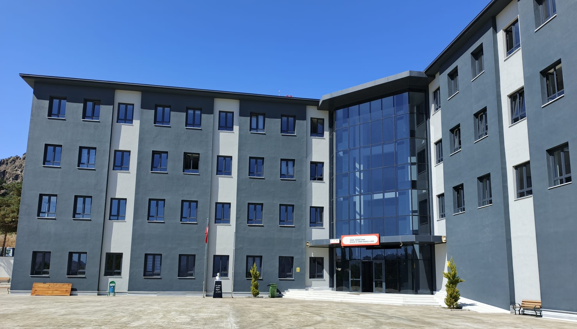 Hasan Kezban Özbek Lisesi