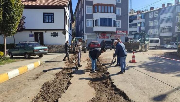 Koyulhisar’da Asfalt Seferberliği: Camikebir Mahallesi’nde Önemli Noktalar Yenilendi