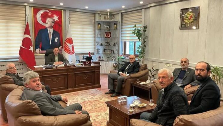 Koyulhisar’da İYİ Parti’den Başkan Karakullukcu’ya Makam Ziyareti
