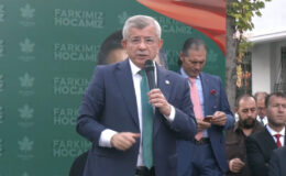 Ahmet Davutoğlu’ndan ‘fotoğraf’ eleştirilerine yanıt: Saygı göstermek boynumuzun borcudur