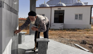 Aksaraylı Ahmet Dede, bırakacağı mirası satarak cami yaptırdı
