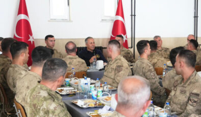 Ali Yerlikaya, Hakkari’de  ‘Sınır Güvenliği Toplantısı’na katıldı