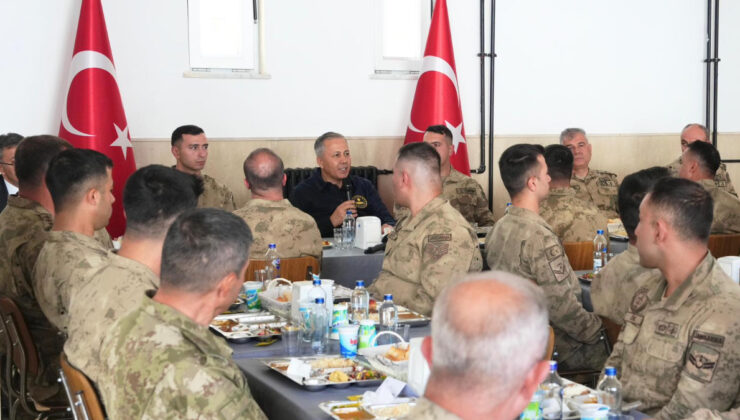 Ali Yerlikaya, Hakkari’de  ‘Sınır Güvenliği Toplantısı’na katıldı