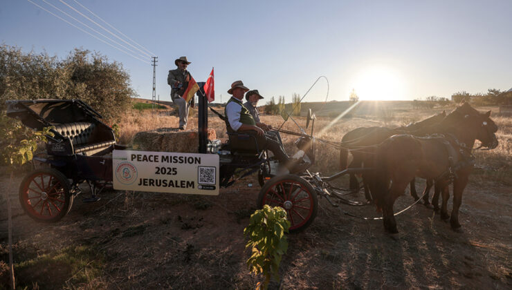 Almanya’dan Kudüs’e faytonla barış yolculuğu