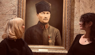 Atatürk fotoğrafıyla LGBT propagandası