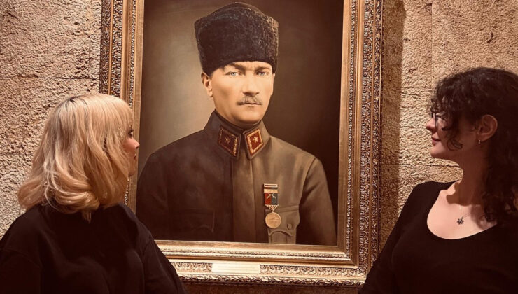 Atatürk fotoğrafıyla LGBT propagandası