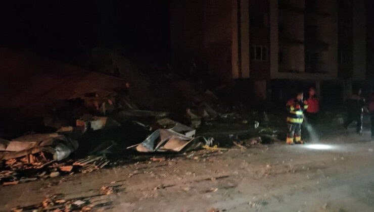 Balıkesir’de boşaltılan 3 bina depremde yıkıldı