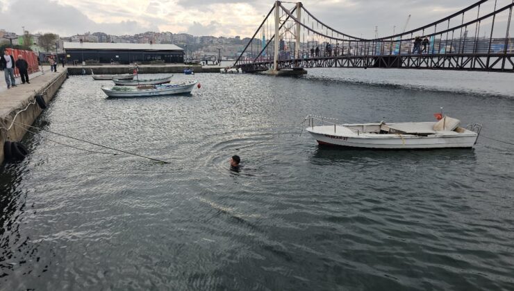 Balıkesir’de iddiayı kaybeden genç kış günü denize atladı