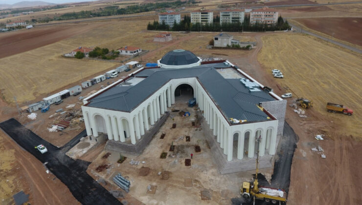 Bazı Alevi derneklerinden Hacıbektaş’taki Cemevi Külliyesi’ne tepki