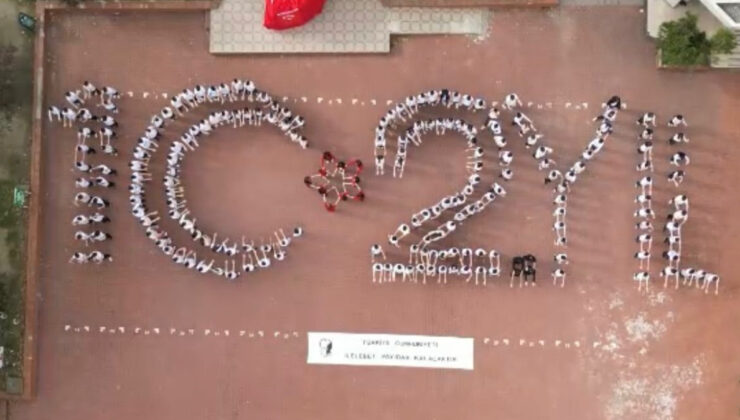 Bursa’da öğrenciler Cumhuriyet’in 102.yılını çizdi
