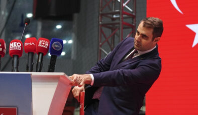 CHP İzmir Kongresi’nde tek aday Çağatay Güç kürsüde fenalaştı