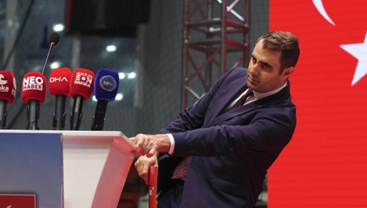 CHP İzmir Kongresi’nde tek aday Çağatay Güç kürsüde fenalaştı