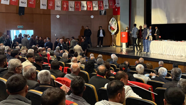 CHP Malatya İl Kongresi’nde çıkan kavgada yumruklar havada uçuştu