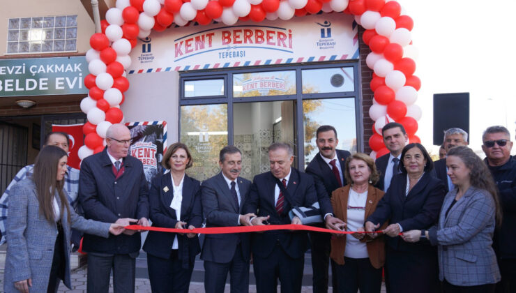 CHP’li Tepebaşı Belediyesi, Türkiye’nin ilk ‘Kent Berberi’ni açtı