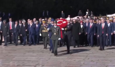 Cumhurbaşkanı Erdoğan Anıtkabir’de