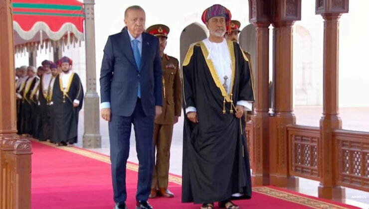 Cumhurbaşkanı Erdoğan, Umman’da resmi törenle karşılandı