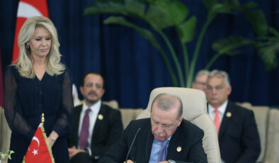 Cumhurbaşkanı Erdoğan’ın da katıldığı tarihi zirveyi muhalefet medyası görmezden geldi