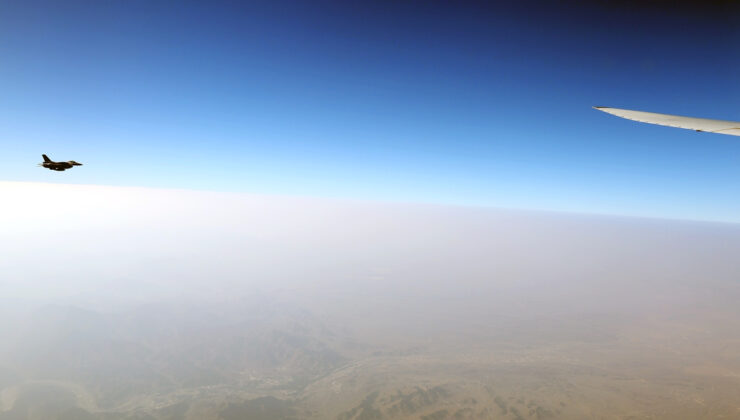 Cumhurbaşkanı Erdoğan’ın Umman’a inişinde F-16 savaş uçakları eşlik etti