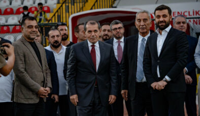 Dursun Özbek, antrenman yapan Mardin 1969 Spor’u ziyaret etti