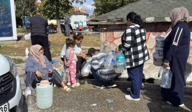 Edirne’deki su kesintileri sonrası vatandaşlar ellerinde bidonlarla çeşme sırasına girdi
