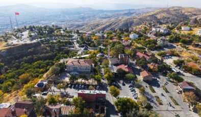 Elazığ’ın 4 bin yıllık mahallesi sonbaharda manzarasıyla büyülüyor