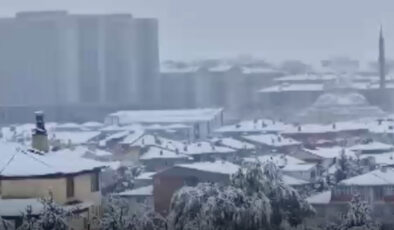 Erzurum kar sezonunu açtı: Şehir merkezi beyaza büründü