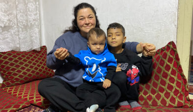 Eskişehir’de doğuştan görme engelli 2 kardeş, annelerinin yüzünü ilk defa gördü