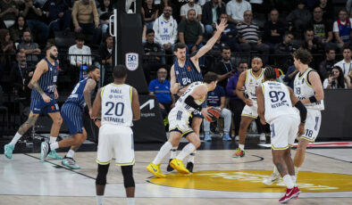 EuroLeague’in Türk derbisinde Fenerbahçe, Anadolu Efes’i yendi