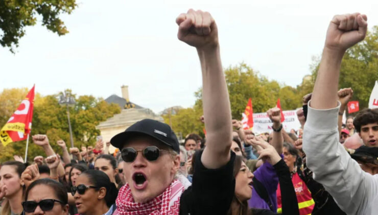 Fransa’da kemer sıkma politikalarına tepki: 600 bin kişi sokağa indi