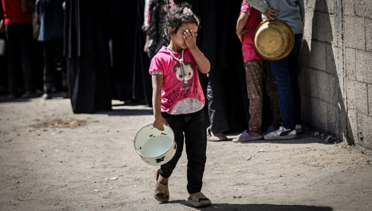 Gazze’de gıda krizi: Filistinlilere yemek dağıtıldı