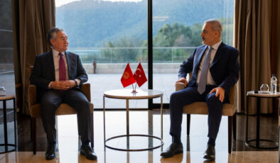 Hakan Fidan, Kırgız mevkidaşı Kulubayev ile Azerbaycan’da görüştü