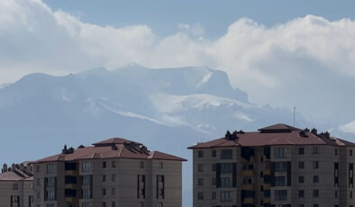 Hakkari’de dağlar beyaza büründü