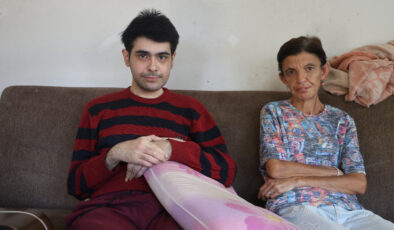 Hatay’da 3 yıl sonra duş alıp tıraş olan Barış’ın fikri değişmedi: Hayat yaşamaya değmez