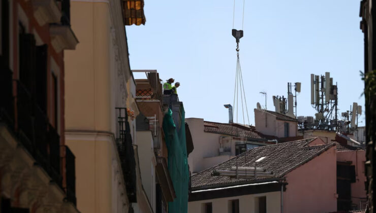 İspanya’da binanın çökmesi sonucu 2 kişi öldü