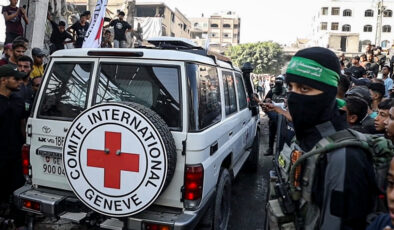 İsrail basını yazdı: Hamas, esirler salıverilmeden önce aileleriyle konuşmalarına izin verdi