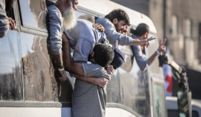 İsrail, Filistinli esirleri serbest bıraktı: Coşkuyla karşılandılar