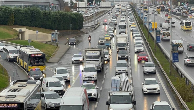 İstanbul’da trafik yoğunluğu henüz akşam olmadan yüzde 83’e ulaştı
