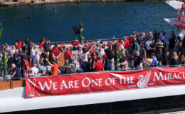 Liverpool taraftarı İstanbul’da Boğaz turu yaptı
